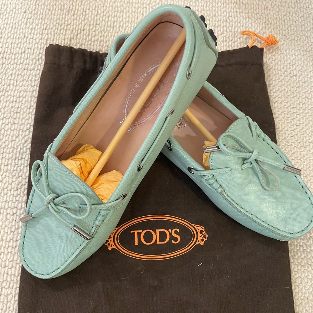 Women’s Tods driving loafers / good condition